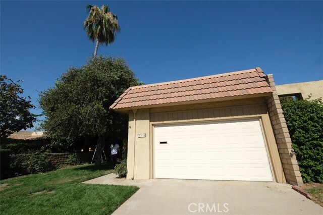 Foto del edificio - 318 S San Dimas Canyon Rd