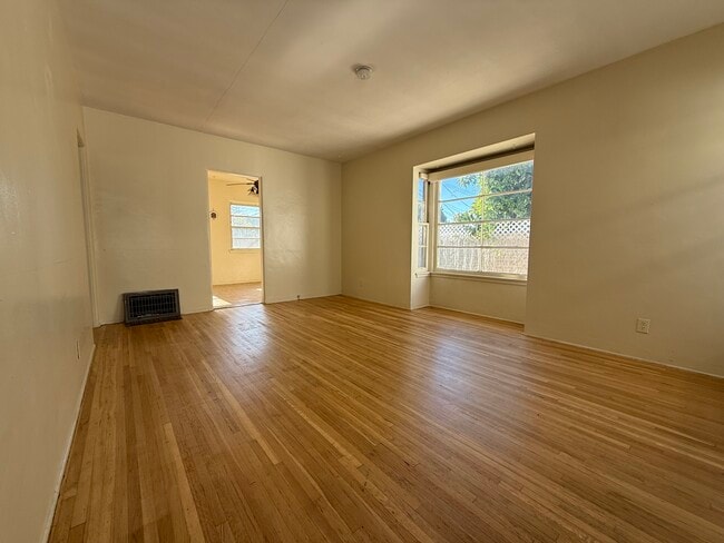 Building Photo - 6627 Farmdale Ave