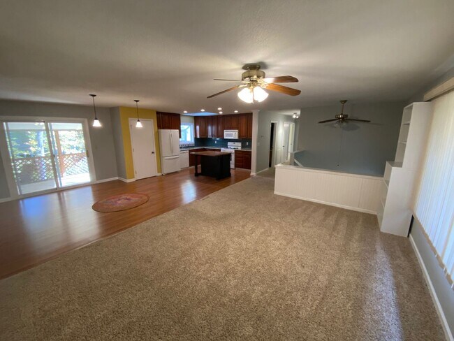 Building Photo - Room in 4 Bedroom Home at Brookgreen Dr