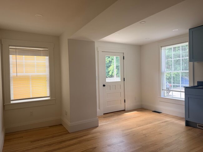 Building Photo - 144 Hudson Ave