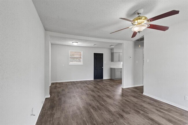 Foto del edificio - 815 Rugeley St
