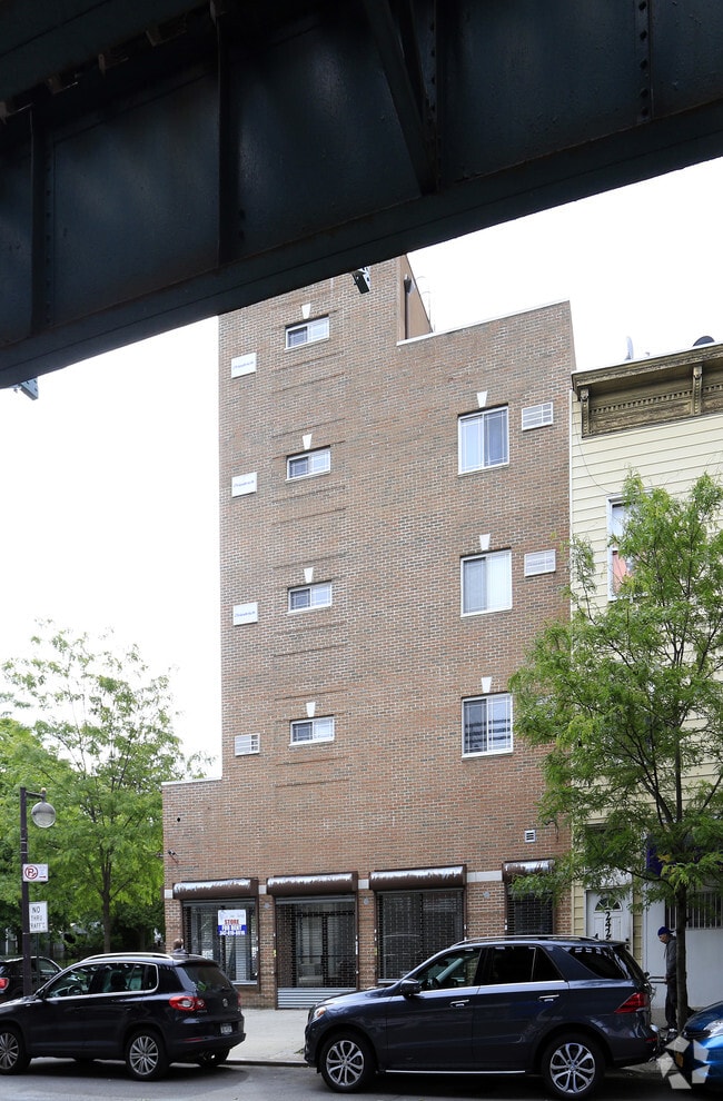 Building Photo - 1373 Herschell St