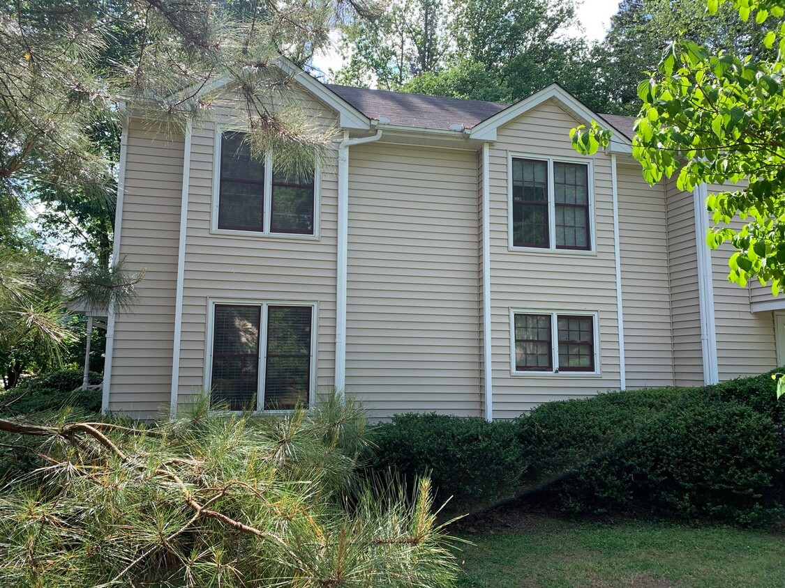 Foto principal - North Raleigh Townhome-Large Bedrooms -1.5...