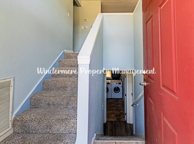 Building Photo - Gorgeous, Spacious 4 bed Home, CK Schools,...
