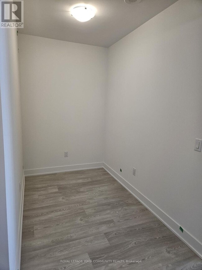 Photo du bâtiment - 2545 Simcoe St N