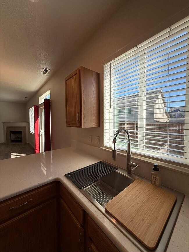 Foto del edificio - Freshly Updated Four Bedroom