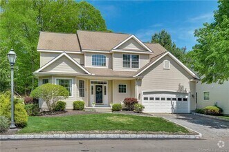 Building Photo - 107 Governor Trumbull Way