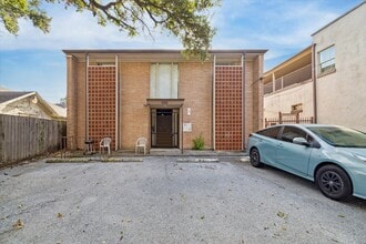 Building Photo - 1520 Yale St