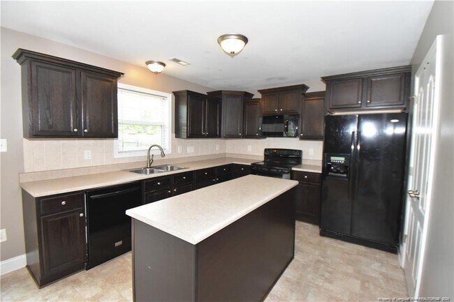 Building Photo - 131 S Prince Henry Way
