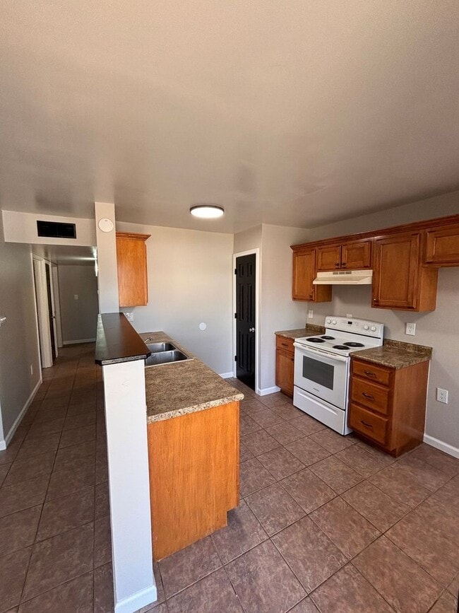 Building Photo - 2102 Clark St