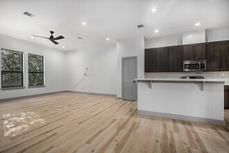 Building Photo - 2422 Navigation Blvd