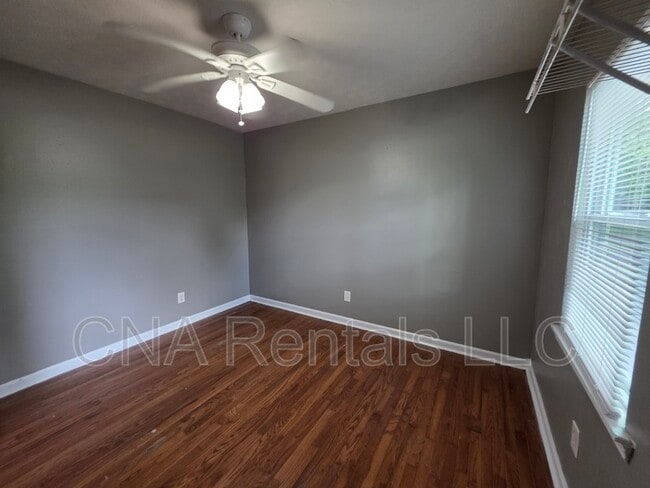 Building Photo - 112 E Acres Dr SE