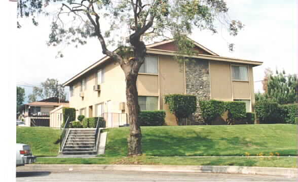 Building Photo - 909 Springfield St