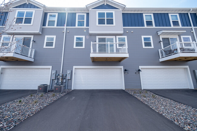 Building Photo - 13684 Marsh View Blvd