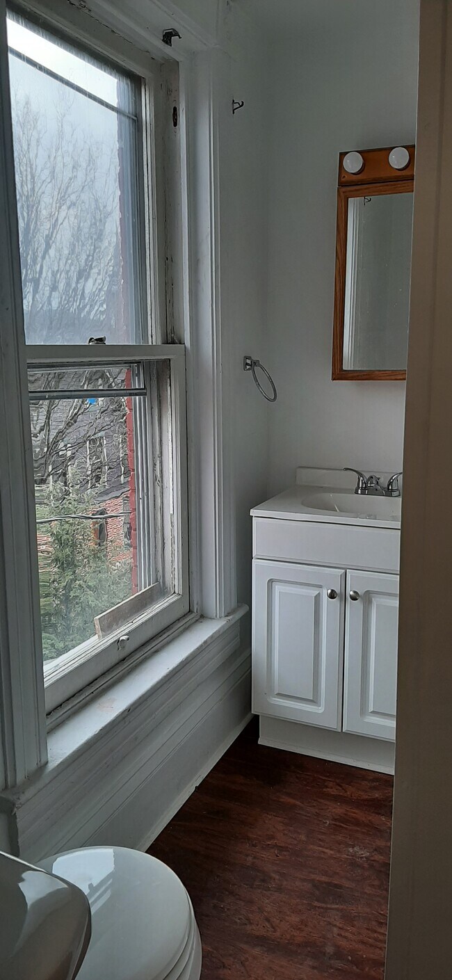 Building Photo - 806 Allegheny St
