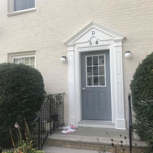 Building Photo - 6 Girard Pl