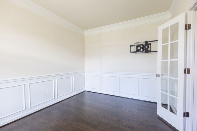 Building Photo - Beautiful 4 BR/3.5 BA Single-Family Home i...