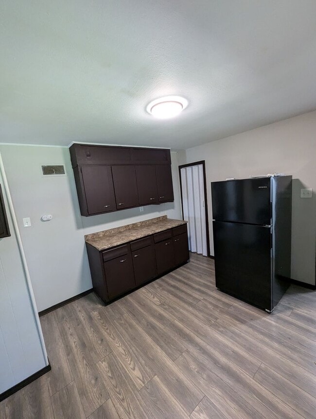 Building Photo - Wander Into Your Dream Home on Walker!