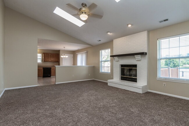 Foto del edificio - 6057 Sally Ann Cir