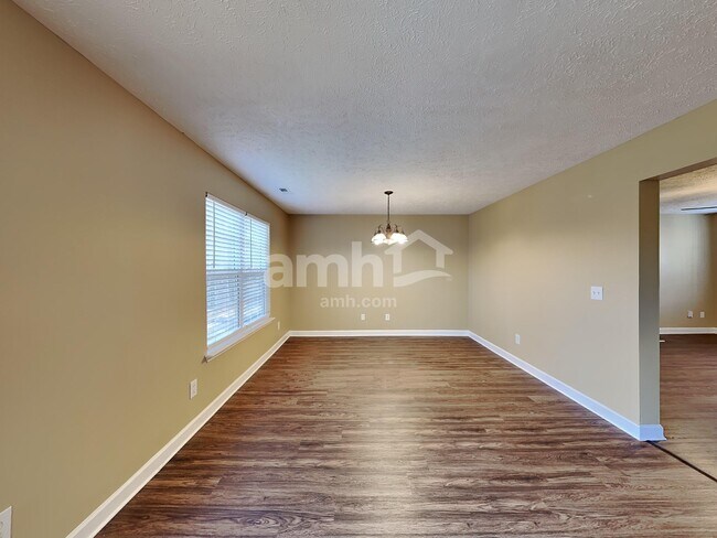 Building Photo - 156 Sundance Way