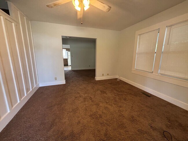 Foto del edificio - 2216 Roanoke Ln