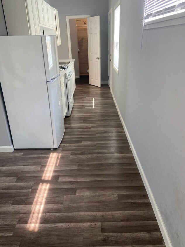 Foto principal - 1126 1/2 S Doheny Dr