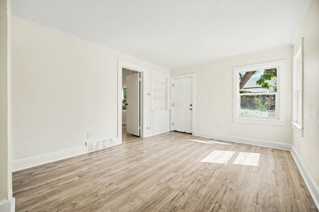 Building Photo - 701 Meade St