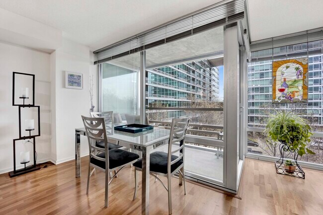 Foto del edificio - 9725 Woods Dr