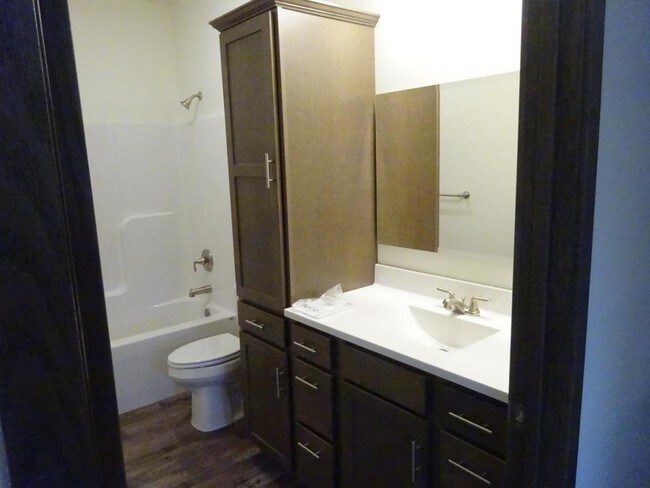 Foto del edificio - 706 McHugh Rd