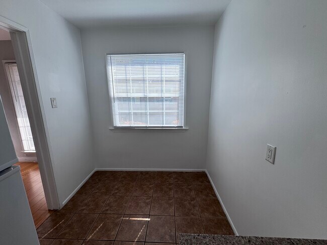 Rincón de desayuno - 1850 N Hollywood Way