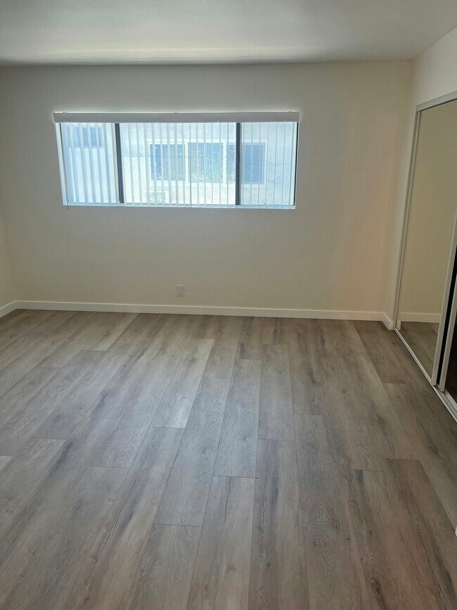 Foto del edificio - 14328 Addison St