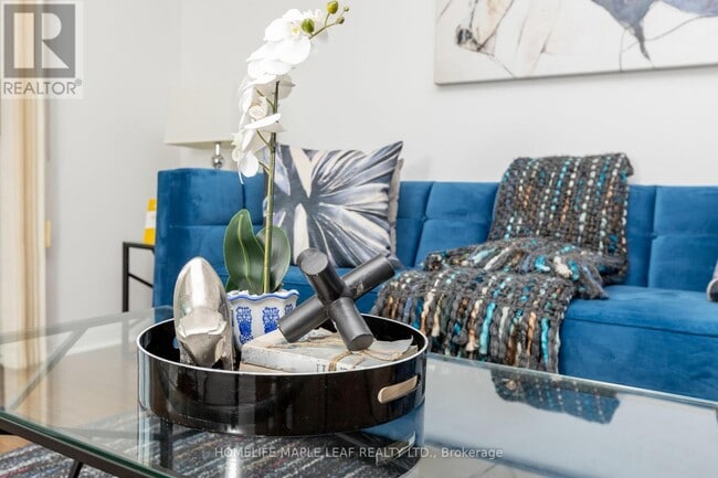 Photo du bâtiment - 323 Richmond St E