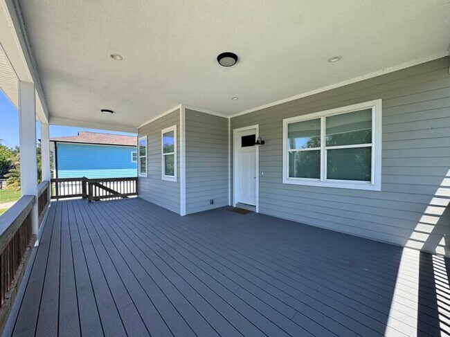 Foto del edificio - 4 Bedroom in Tomoka View