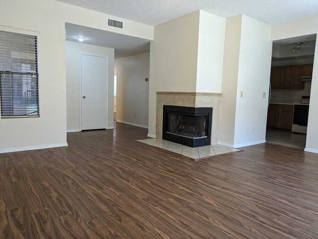 Building Photo - 6550 N 47th Ave