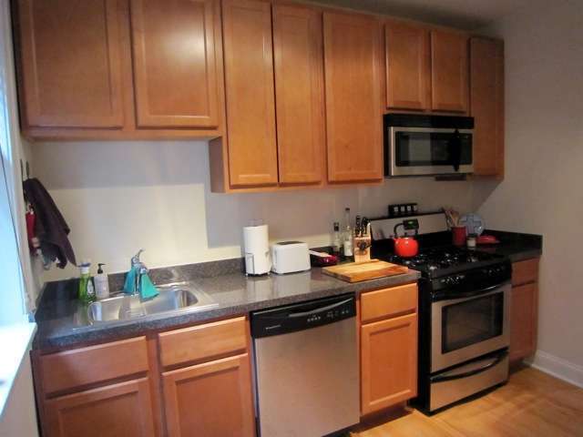 Foto principal - 3513 N Racine Ave