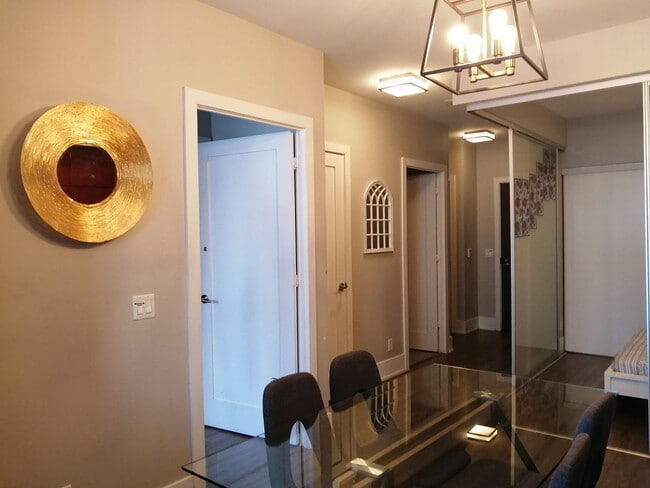 Photo du bâtiment - 300 Front St W