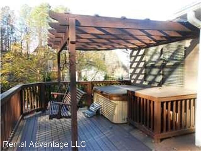 Building Photo - 3 br, 2.5 bath House - 2315 Lakeside Dr