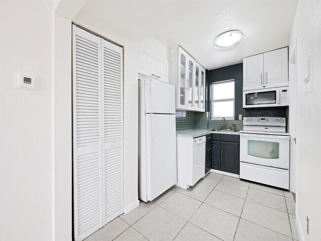 Foto del edificio - 2238 Monroe St