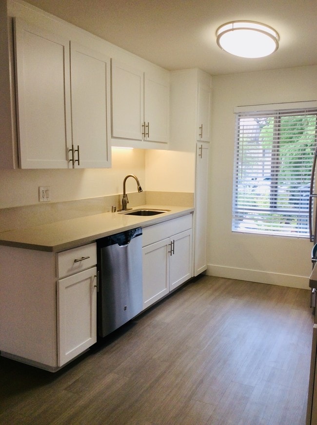 Building Photo - Sierra Regency Apartments