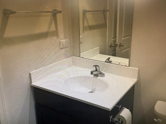 Building Photo - 901 Wilson St