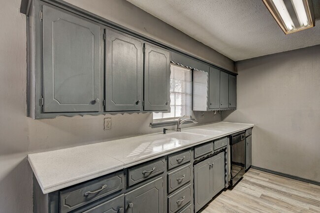 Foto del edificio - 3 bed, 1.5 bath Home in Yukon, OK
