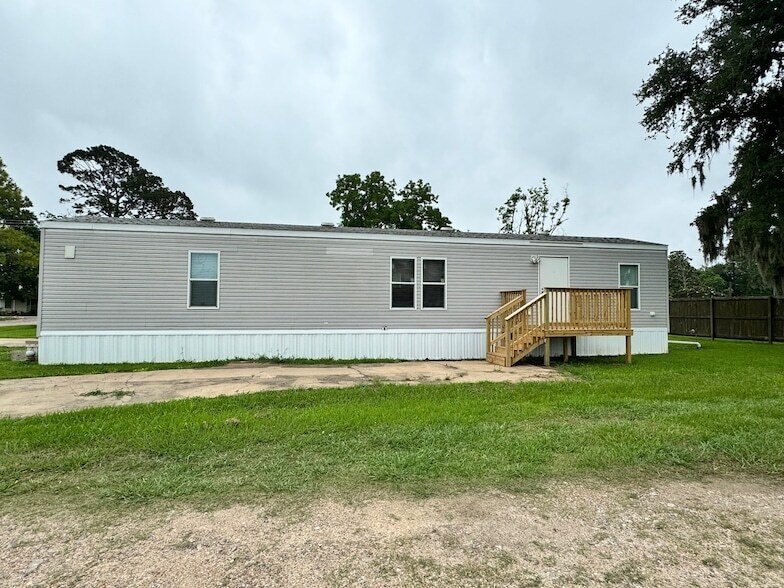 1301 Avenue A Unit 3 House Rental in Sweeny, TX