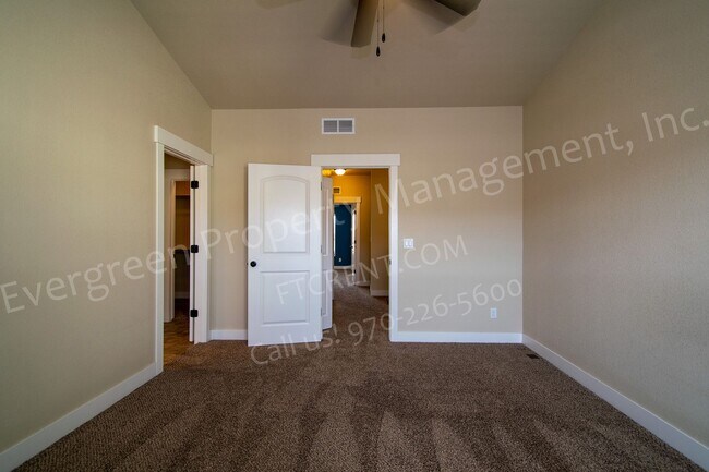 Foto del edificio - Beautiful Morningside Village Condo