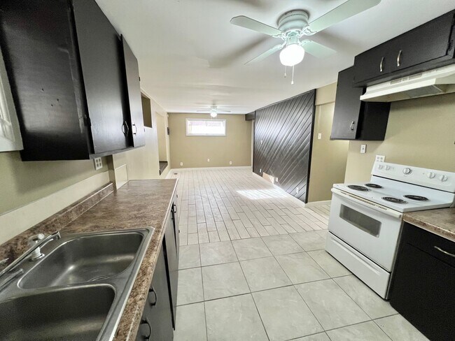 Foto del edificio - 381 Kensington Ave S