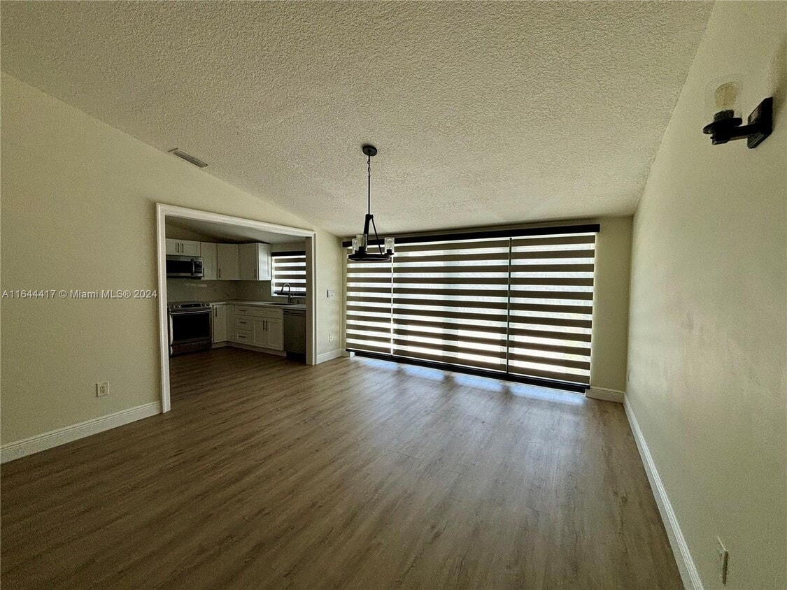 Building Photo - 13704 SW 100th Ter