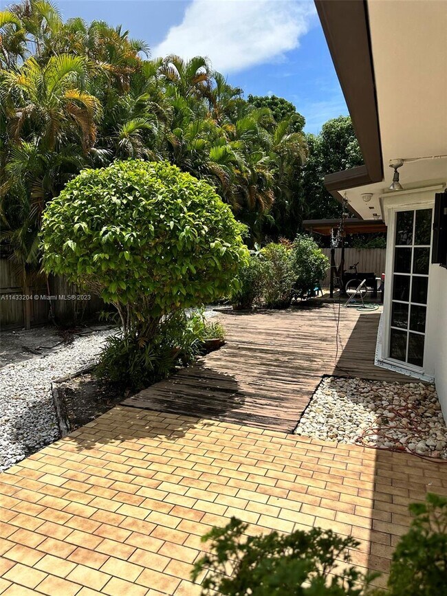 Foto del edificio - 9110 SW 9th Terrace