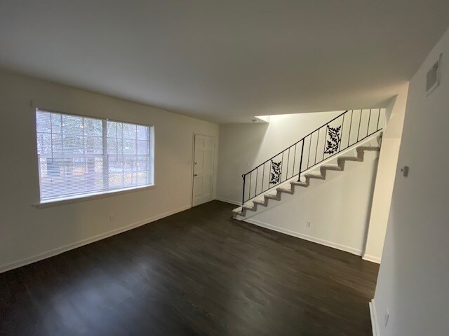 Building Photo - 2721 White Oak Dr