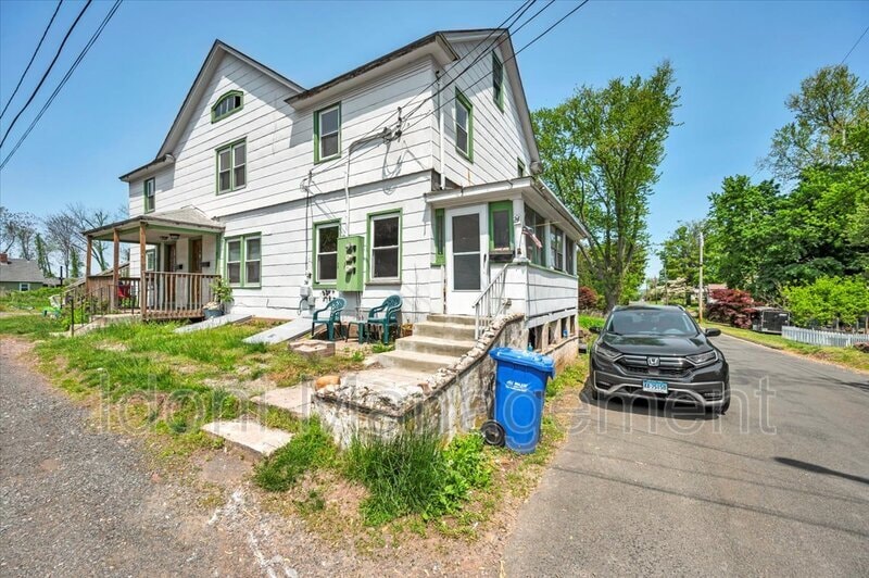 24 Middlesex Ave Ext, Portland, CT 06480 Condo for Rent in Portland