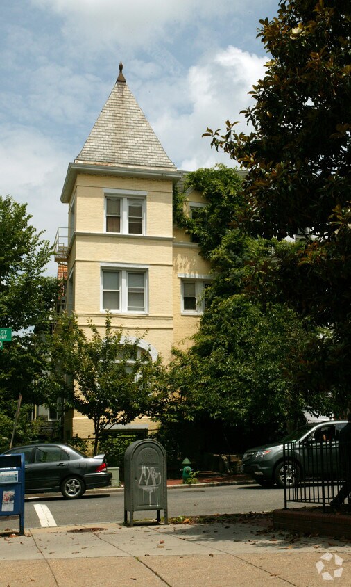 Primary Photo - 2149 N St NW