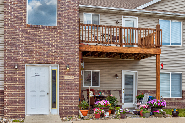 Building Photo - 1433 Prairie Dr